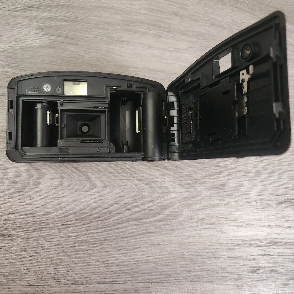 Vintage Samsung FF-222 Black Camera 35mm Point & Shoot Film Red Eye Reduction AA